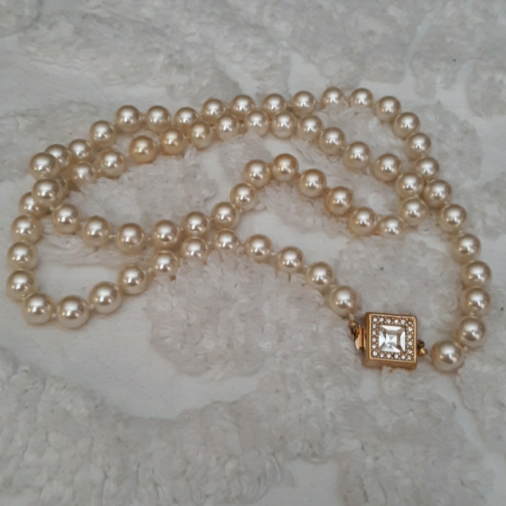 S.A.L.O Vintage Pearl Necklace